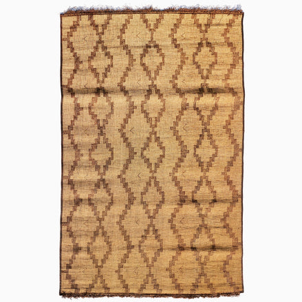 Anzar Tuareg Mat featuring a brown diamond pattern on a tan background, with fringed edges.
